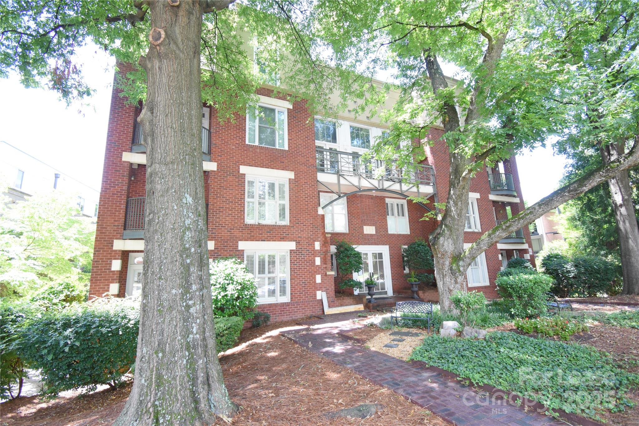 416 Queens - Residential Lease