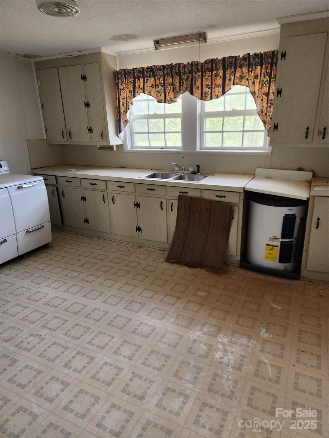 423 Tot Dellinger Road