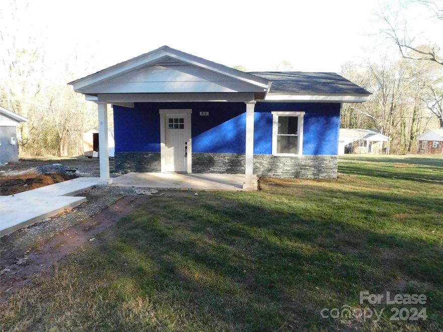 Newly renovated 2 bed 1 bath cabin with all the extras, covered front porch and patio off back stairs for grilling
