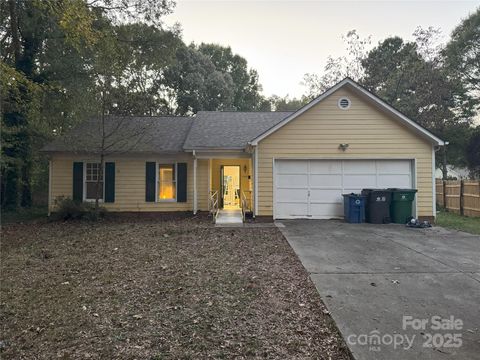 Photo of 7541 Crestside Lane, Charlotte, NC 28227 (MLS # 4311576)