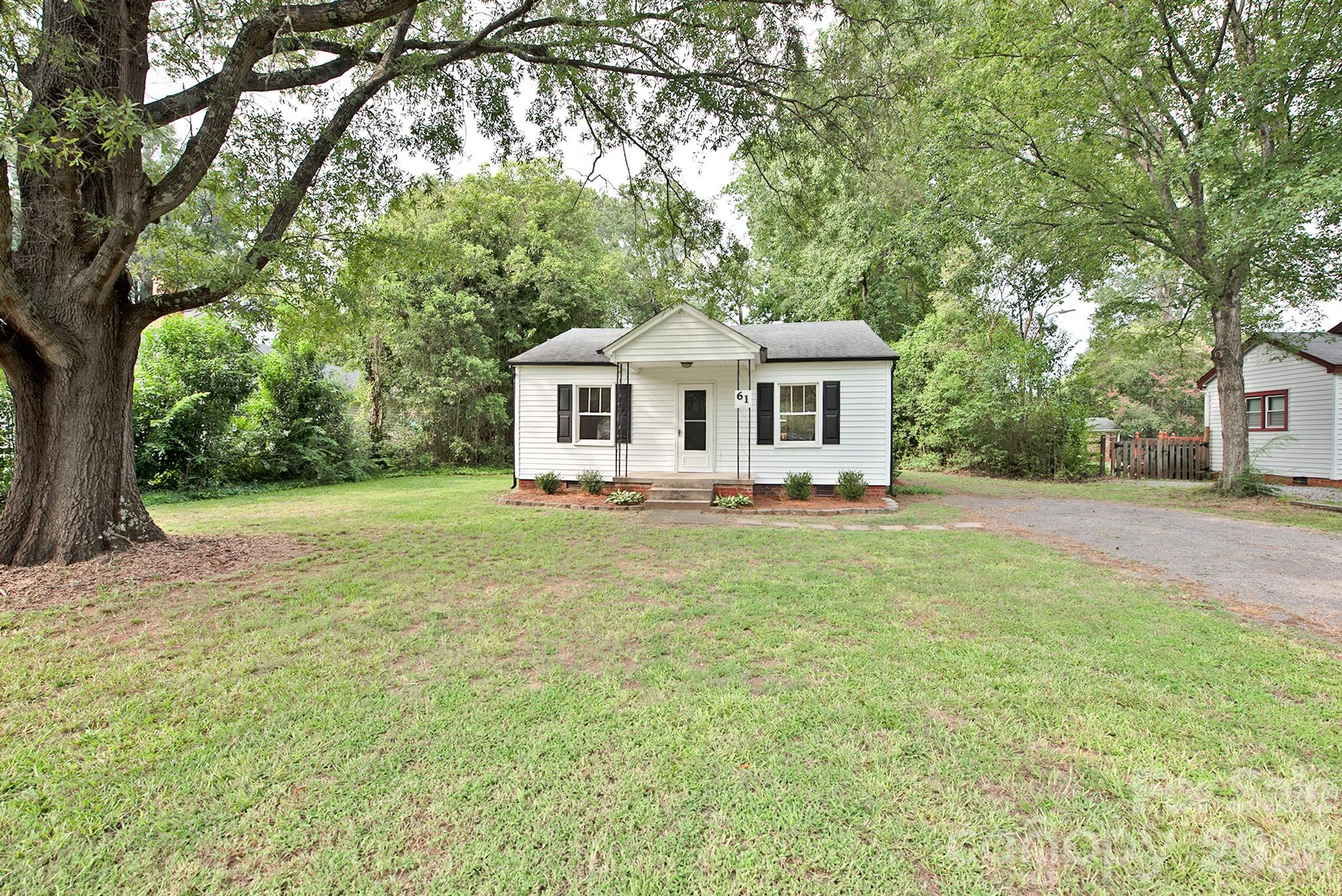 61 Pinecrest Drive SW
