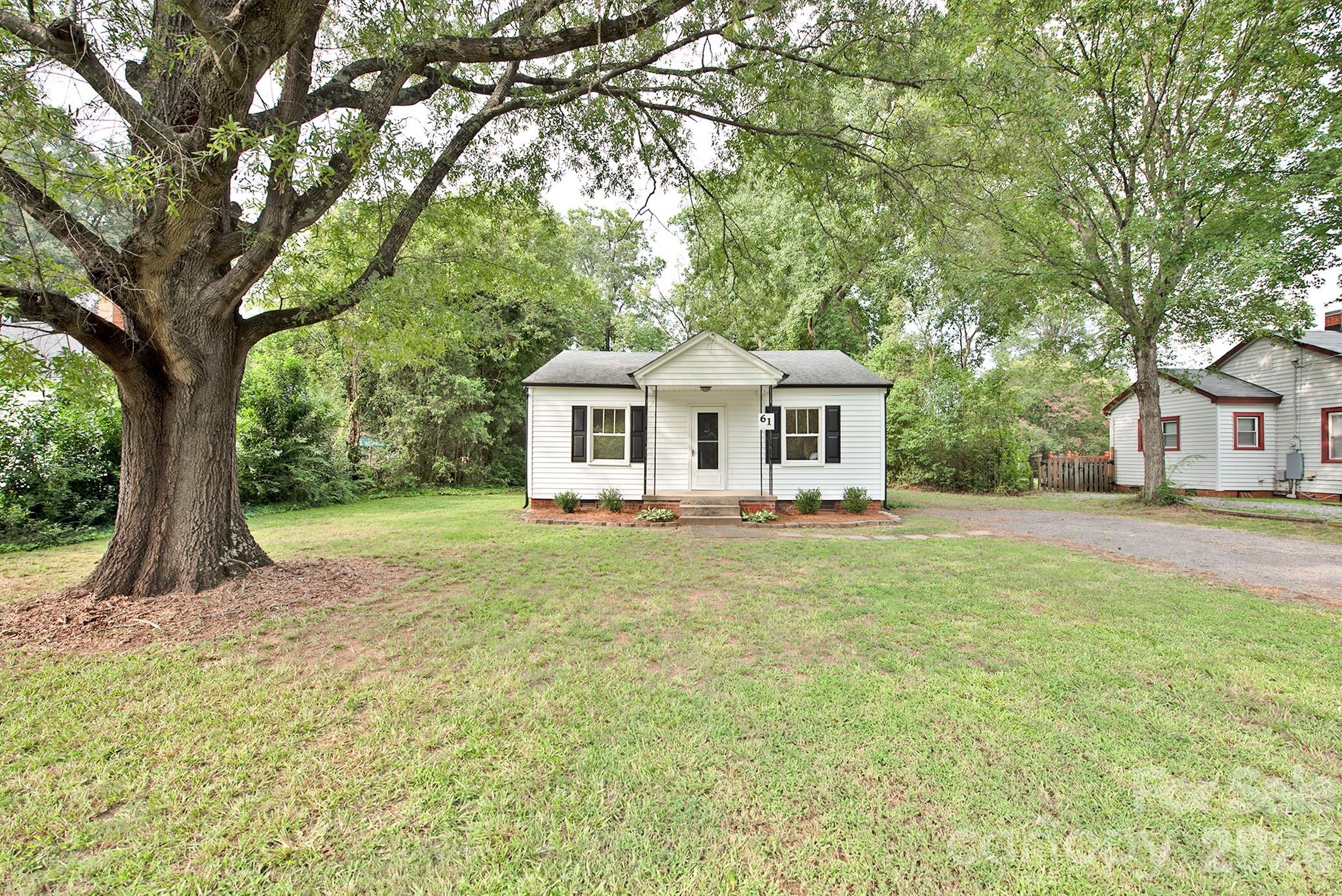 61 Pinecrest Drive SW