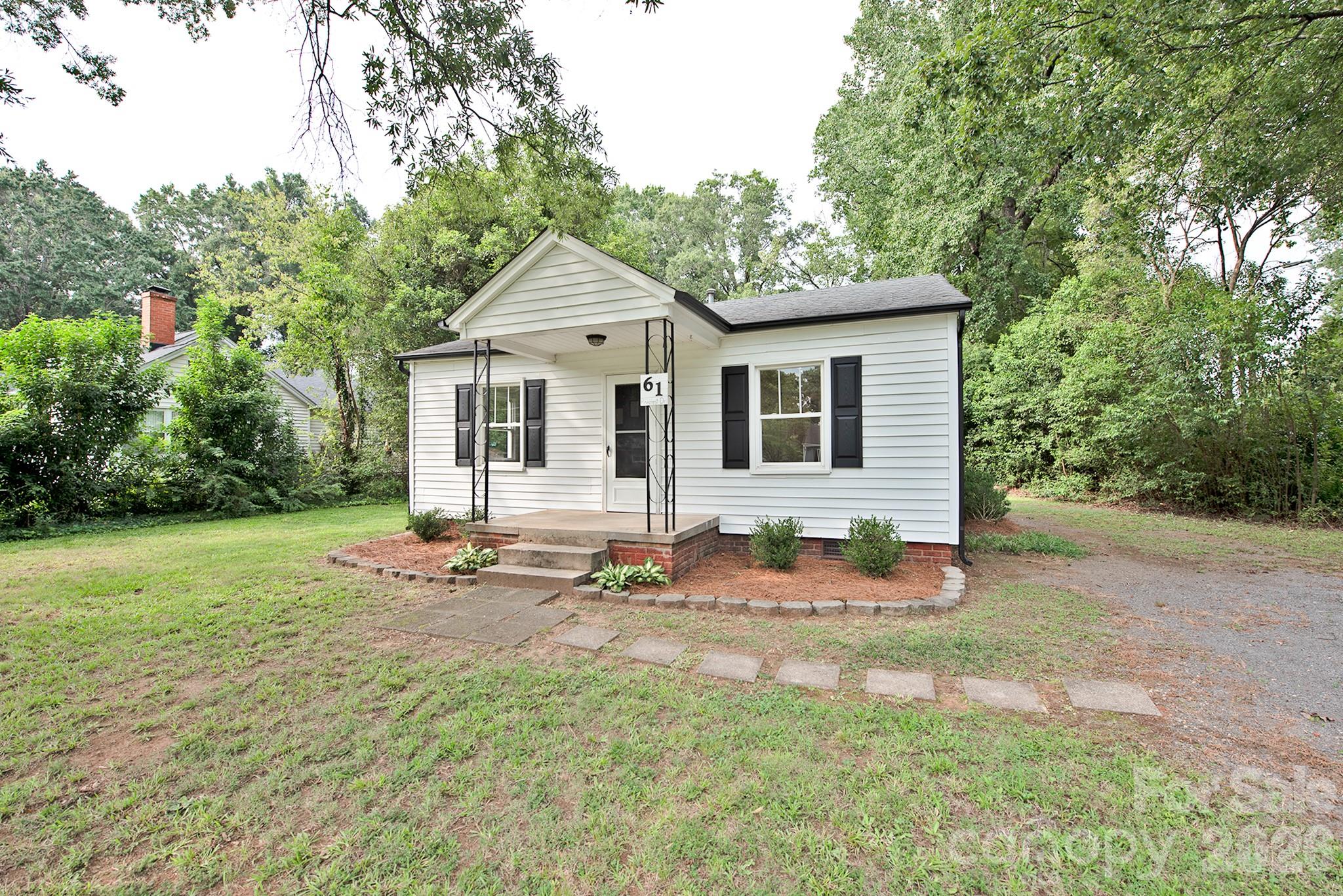 61 Pinecrest Drive SW