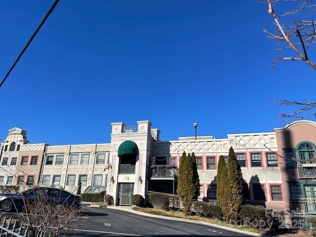 37 Hiawassee Street W106