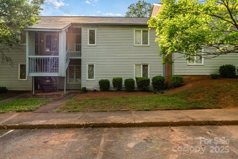 2026 Harvest Lane Charlotte NC 28210