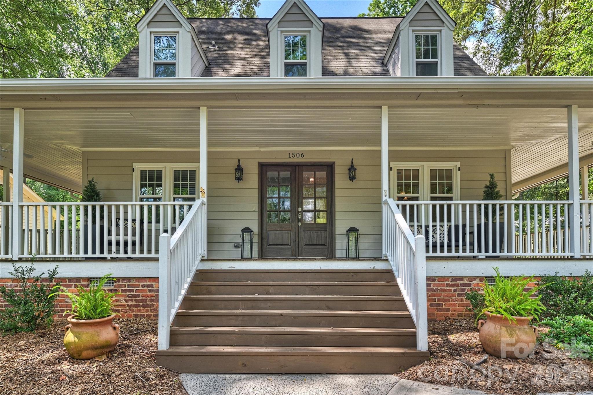 1506 Wandering Way Drive