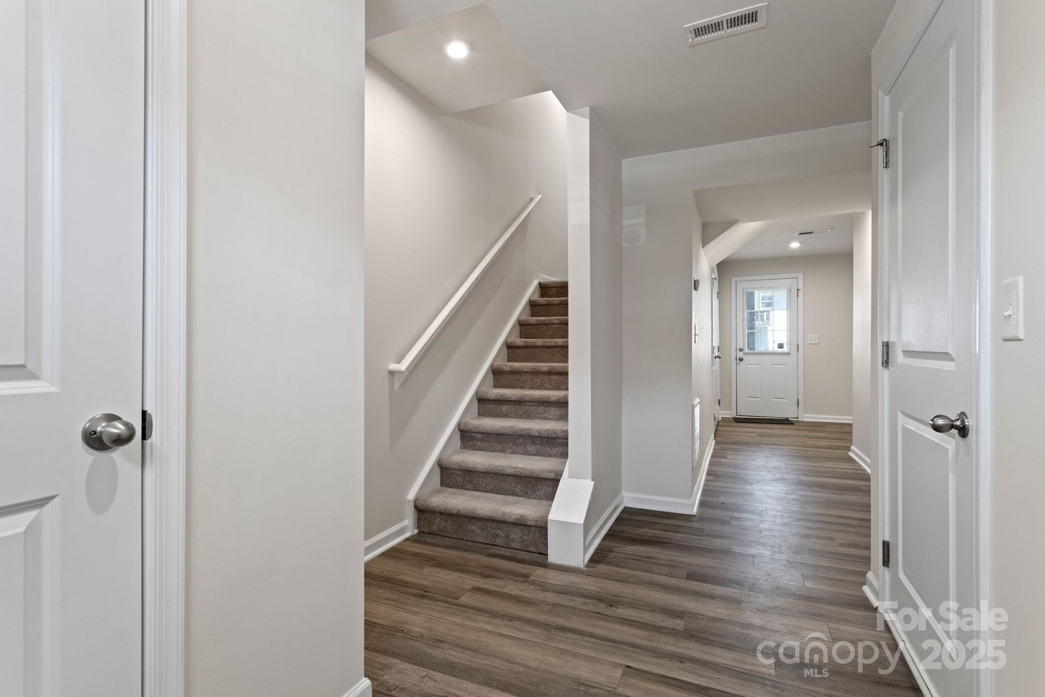 AUGUST BROOK - Residential