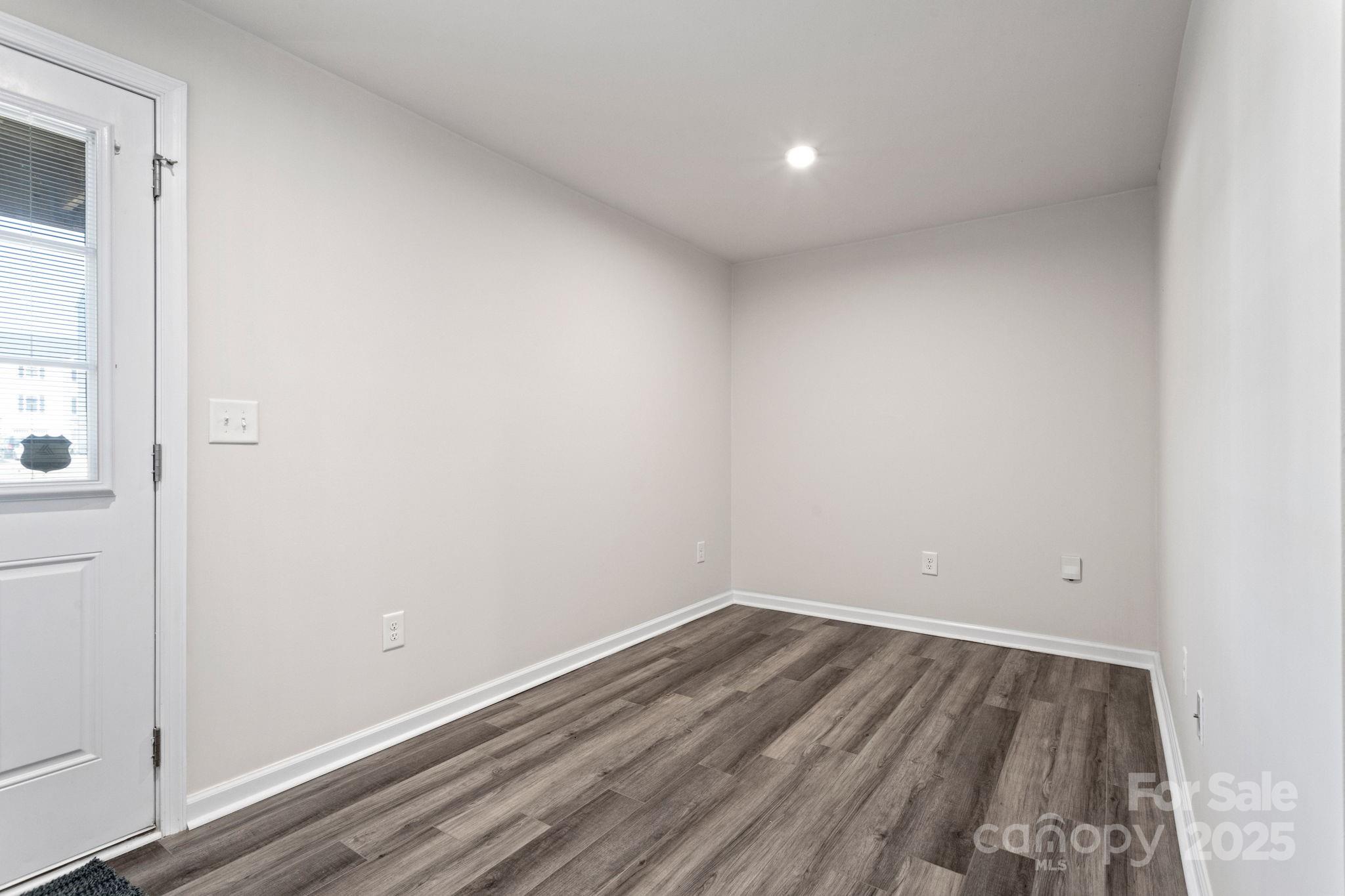 AUGUST BROOK - Residential