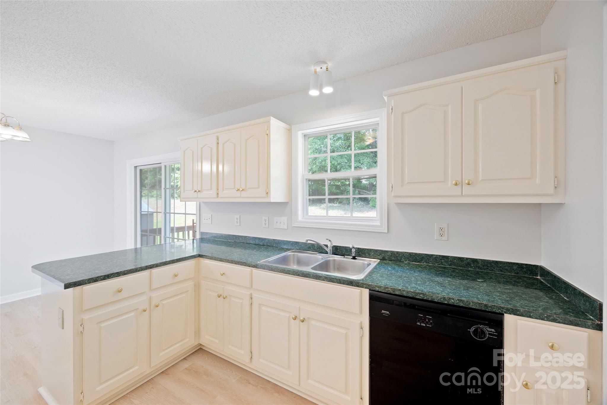 Avery Lake - Residential Lease