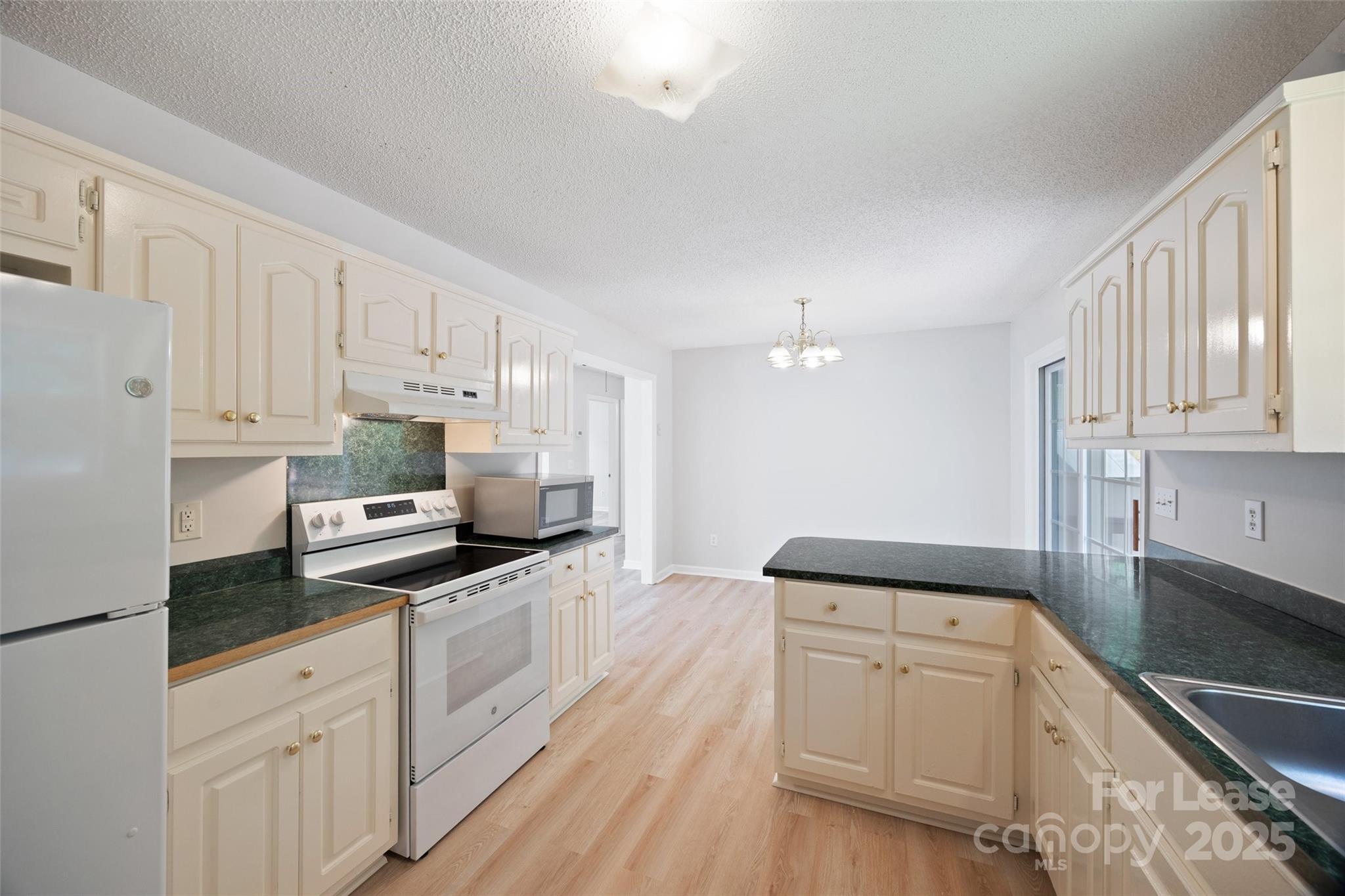 Avery Lake - Residential Lease