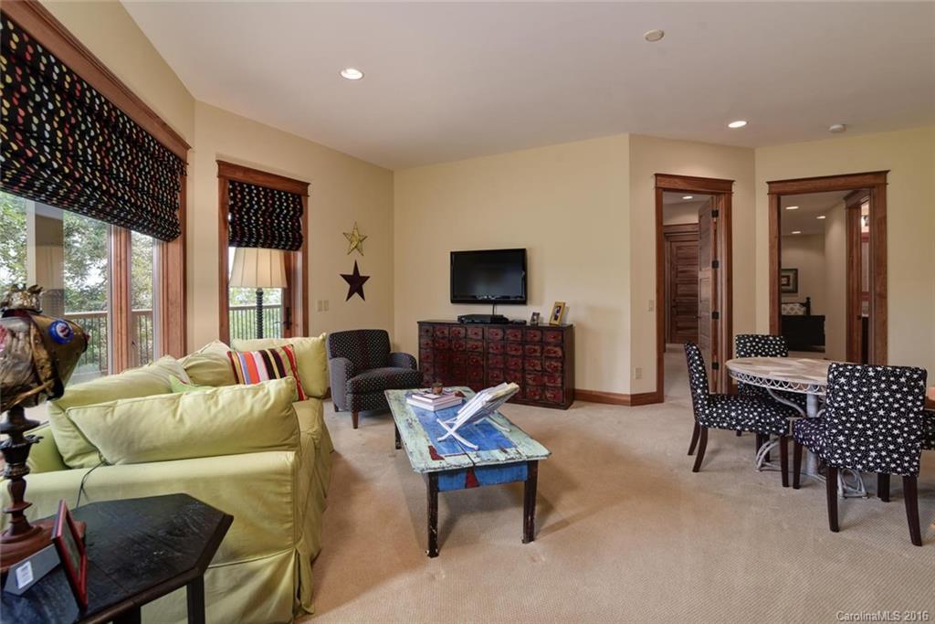 Reynolds Mountain - Residential