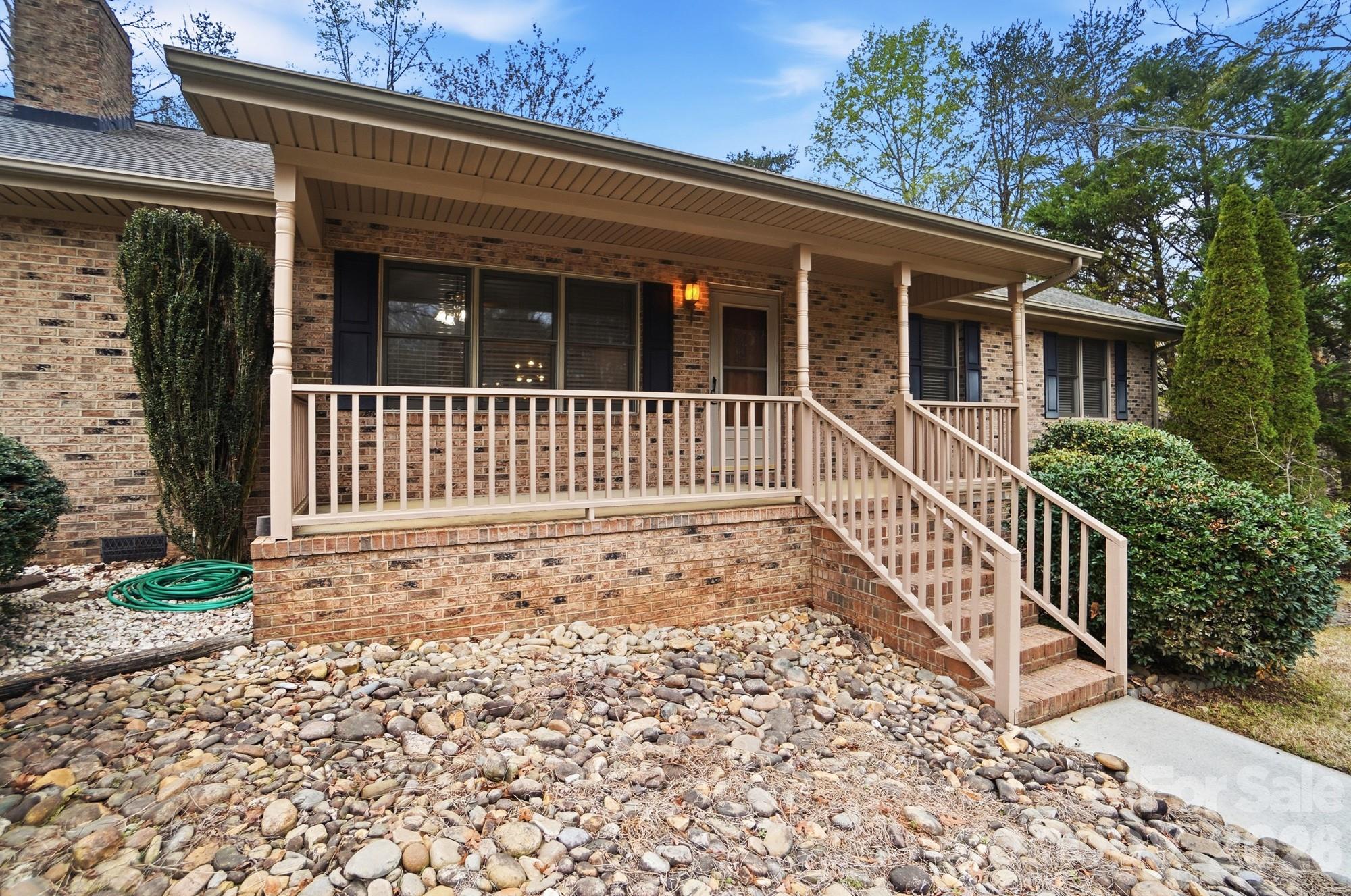 914 Spring Lake Drive