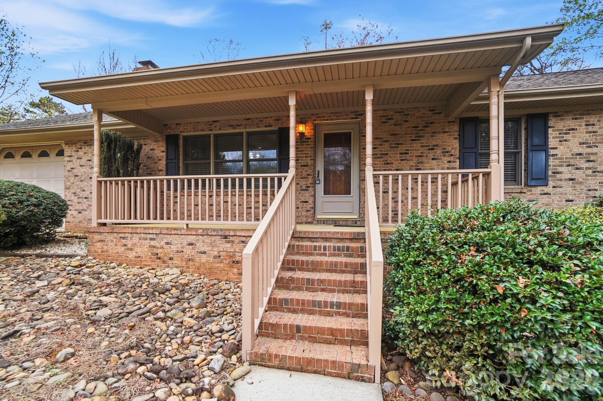 914 Spring Lake Drive