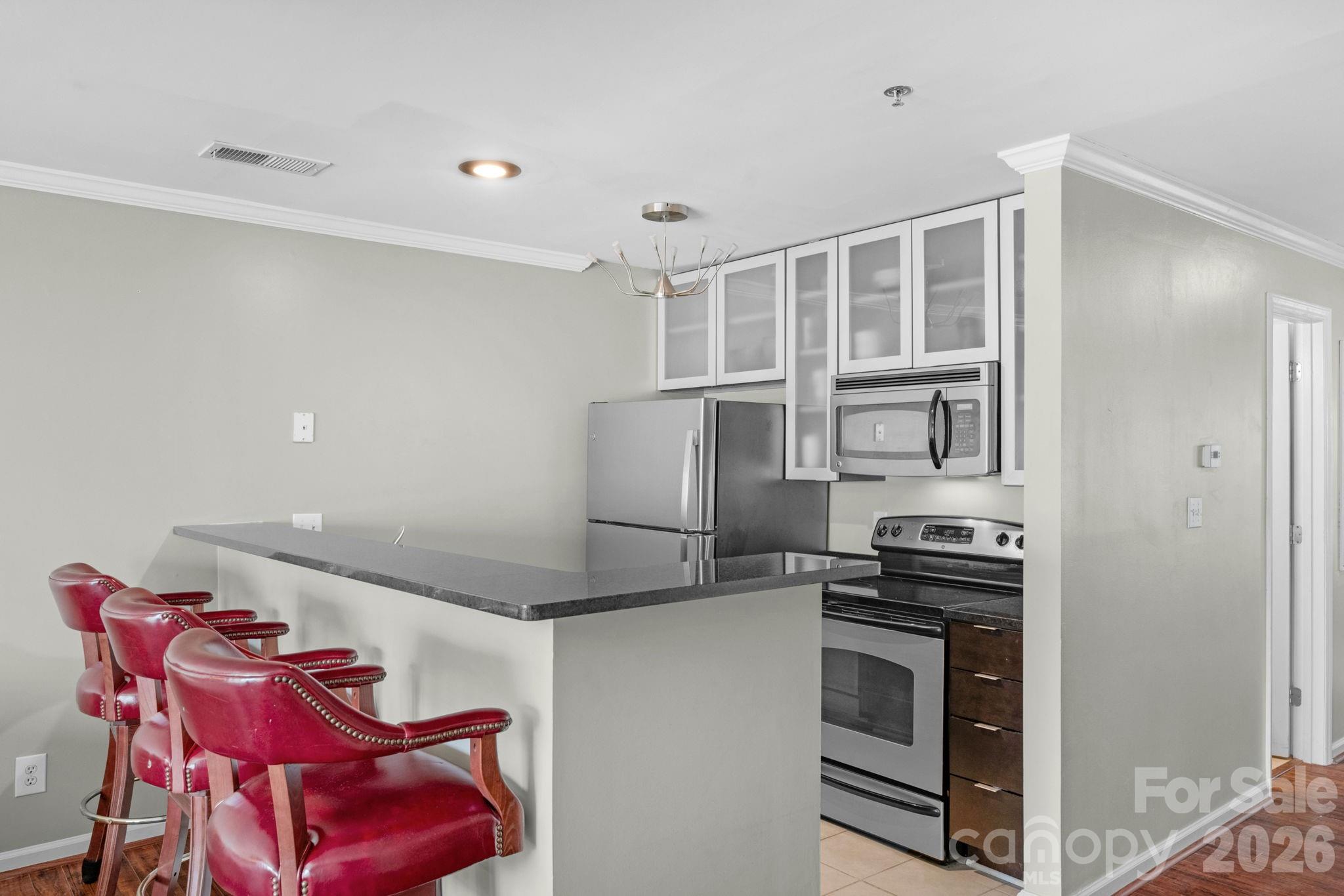 513 N Graham Street 2E