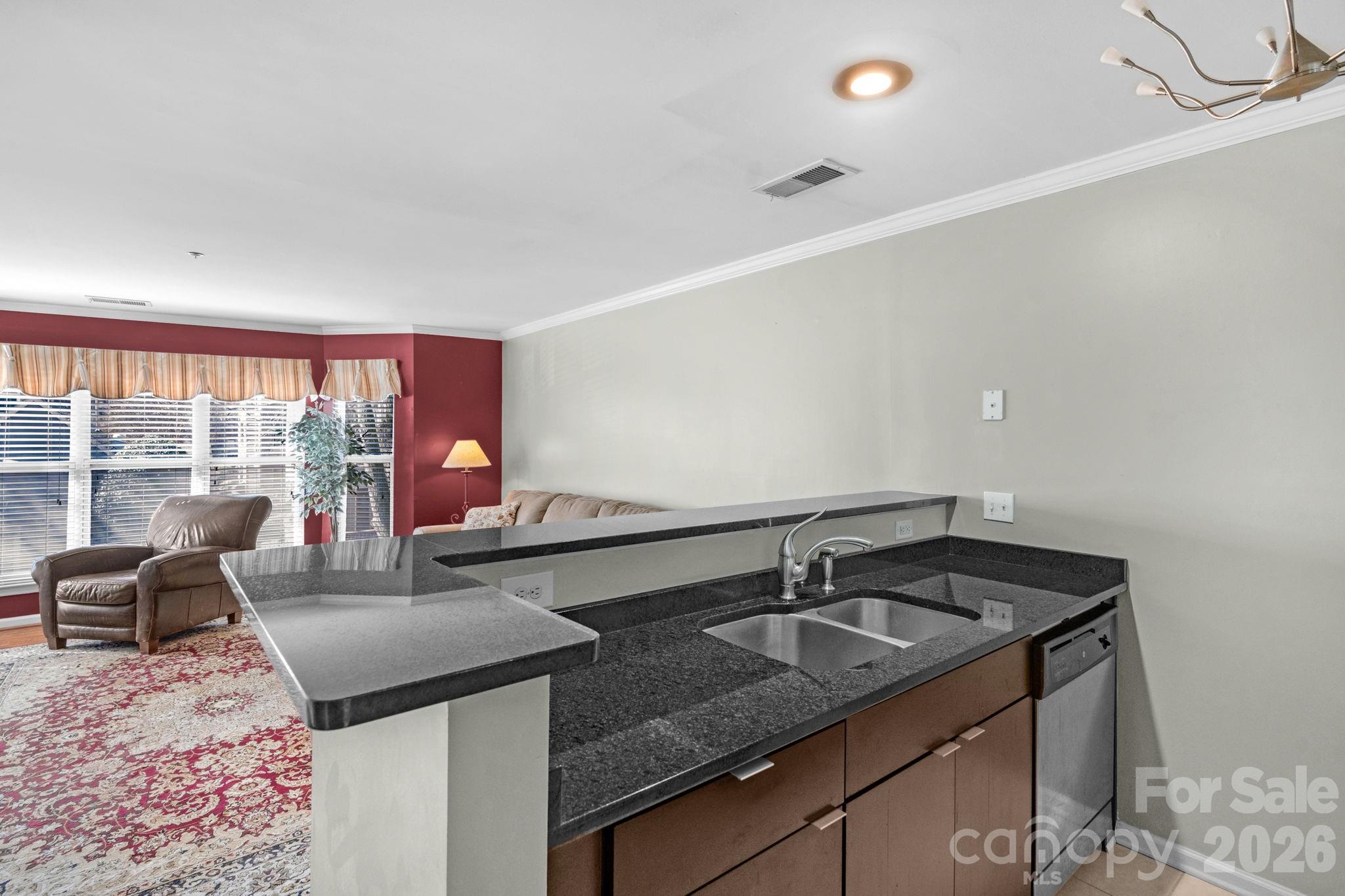 513 N Graham Street 2E