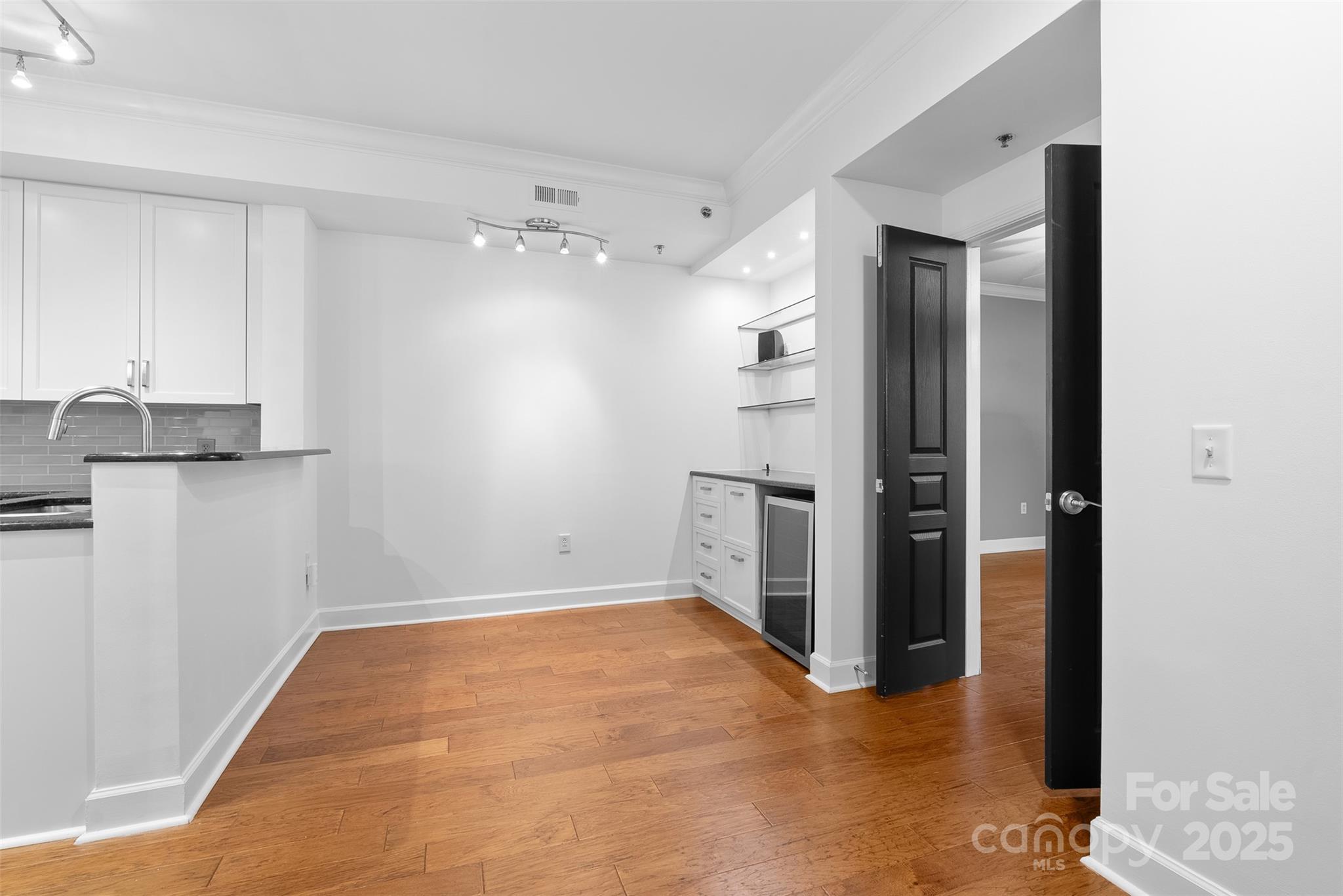 Charlotte, North Carolina 28203, United States, 2 Bedrooms Bedrooms, ,2 BathroomsBathrooms,Residential,Active,182529