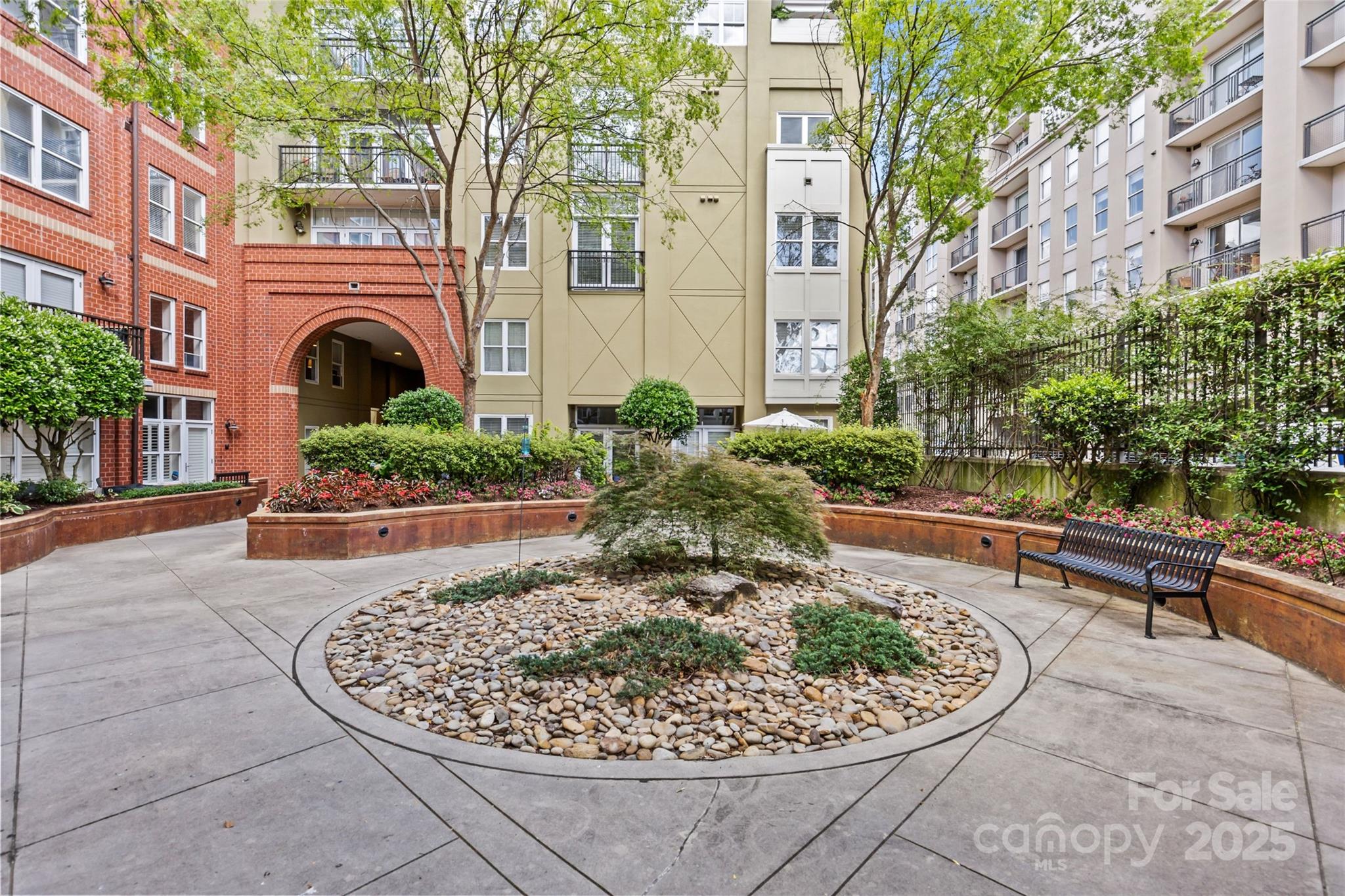 Charlotte, North Carolina 28203, United States, 2 Bedrooms Bedrooms, ,2 BathroomsBathrooms,Residential,Active,182529