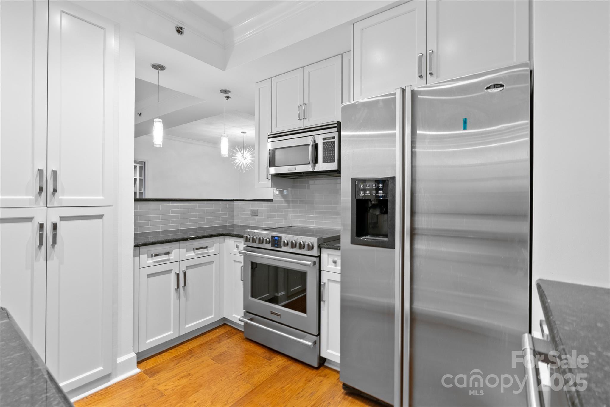 Charlotte, North Carolina 28203, United States, 2 Bedrooms Bedrooms, ,2 BathroomsBathrooms,Residential,Active,182529