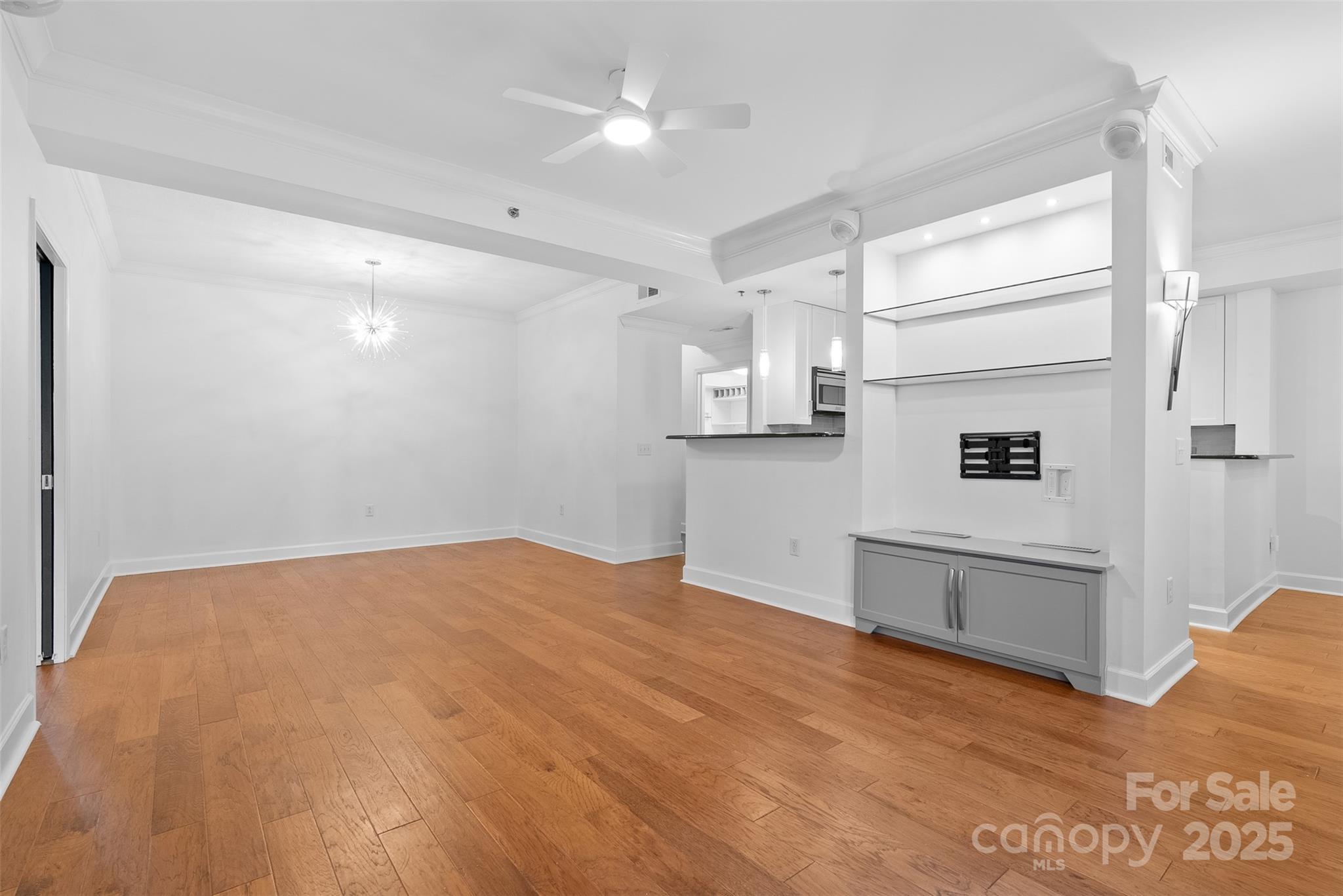 Charlotte, North Carolina 28203, United States, 2 Bedrooms Bedrooms, ,2 BathroomsBathrooms,Residential,Active,182529