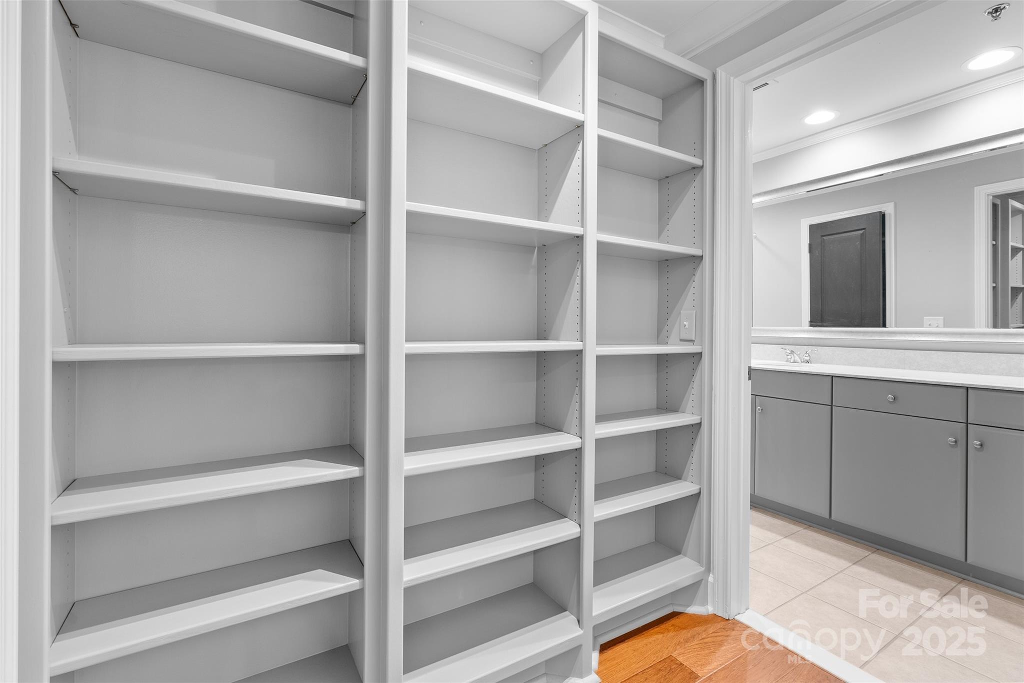 Charlotte, North Carolina 28203, United States, 2 Bedrooms Bedrooms, ,2 BathroomsBathrooms,Residential,Active,182529