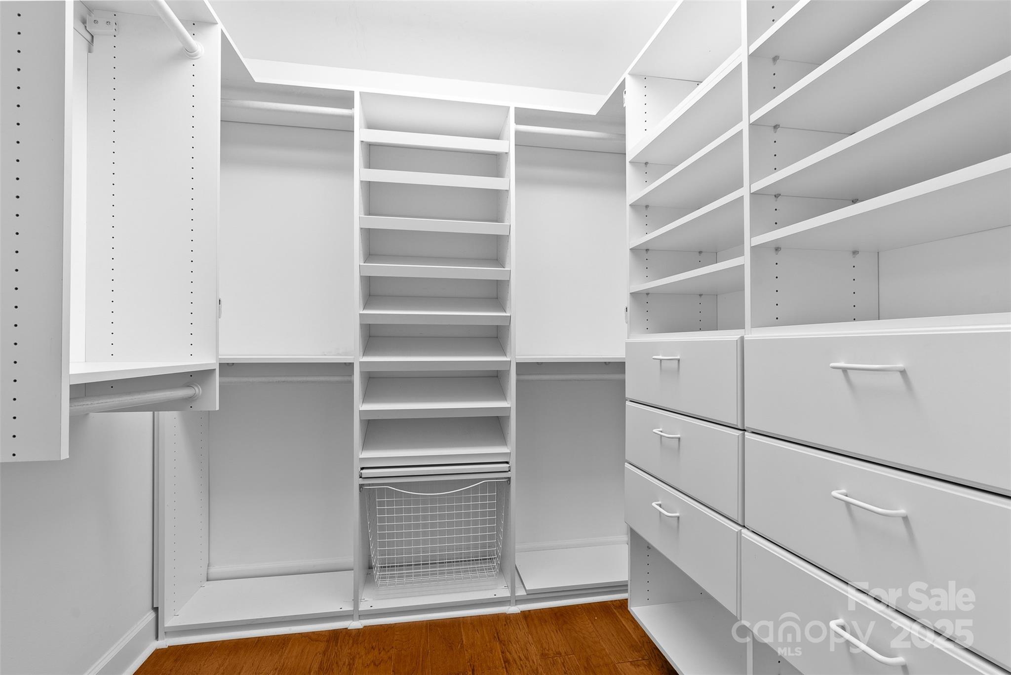 Charlotte, North Carolina 28203, United States, 2 Bedrooms Bedrooms, ,2 BathroomsBathrooms,Residential,Active,182529