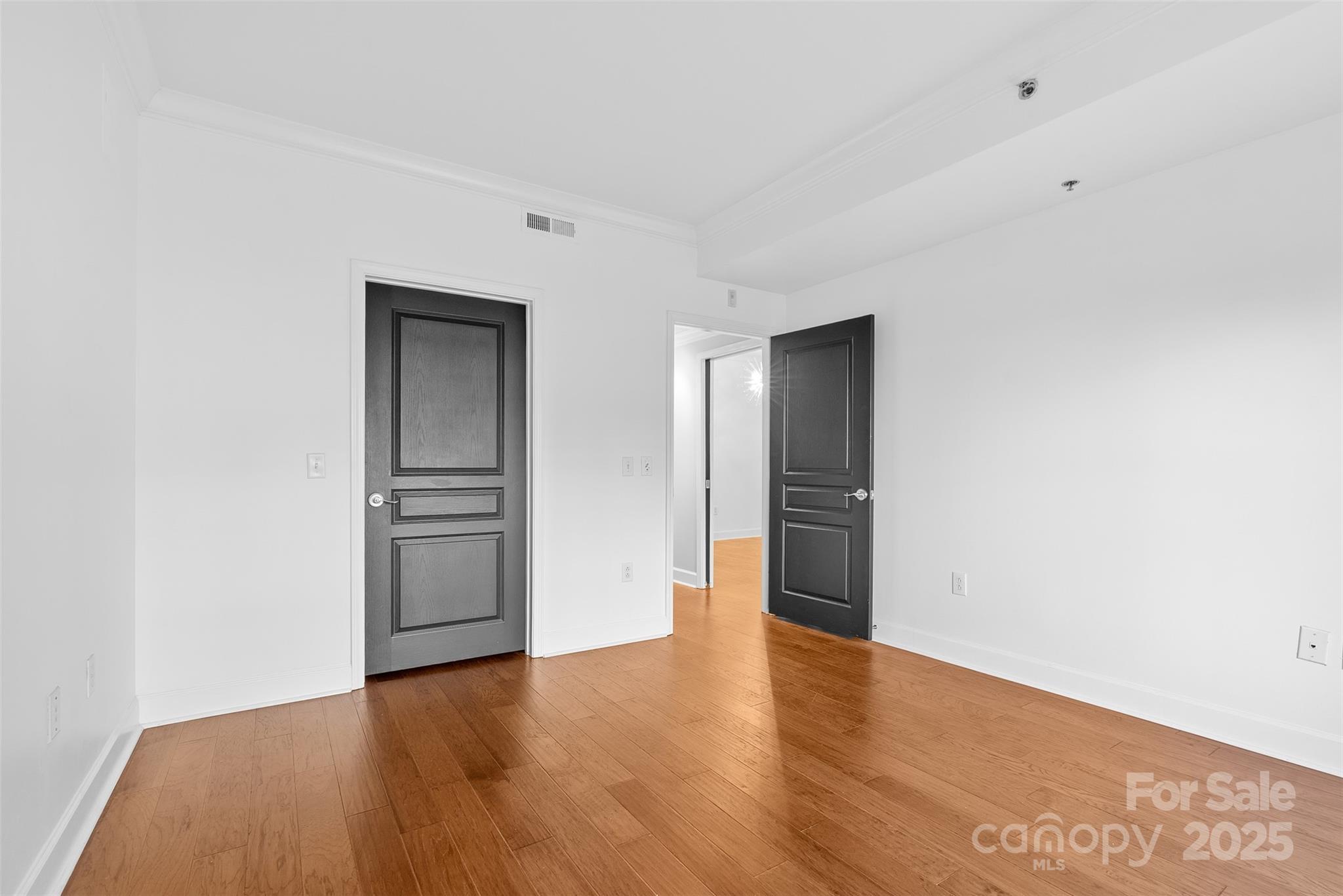 Charlotte, North Carolina 28203, United States, 2 Bedrooms Bedrooms, ,2 BathroomsBathrooms,Residential,Active,182529