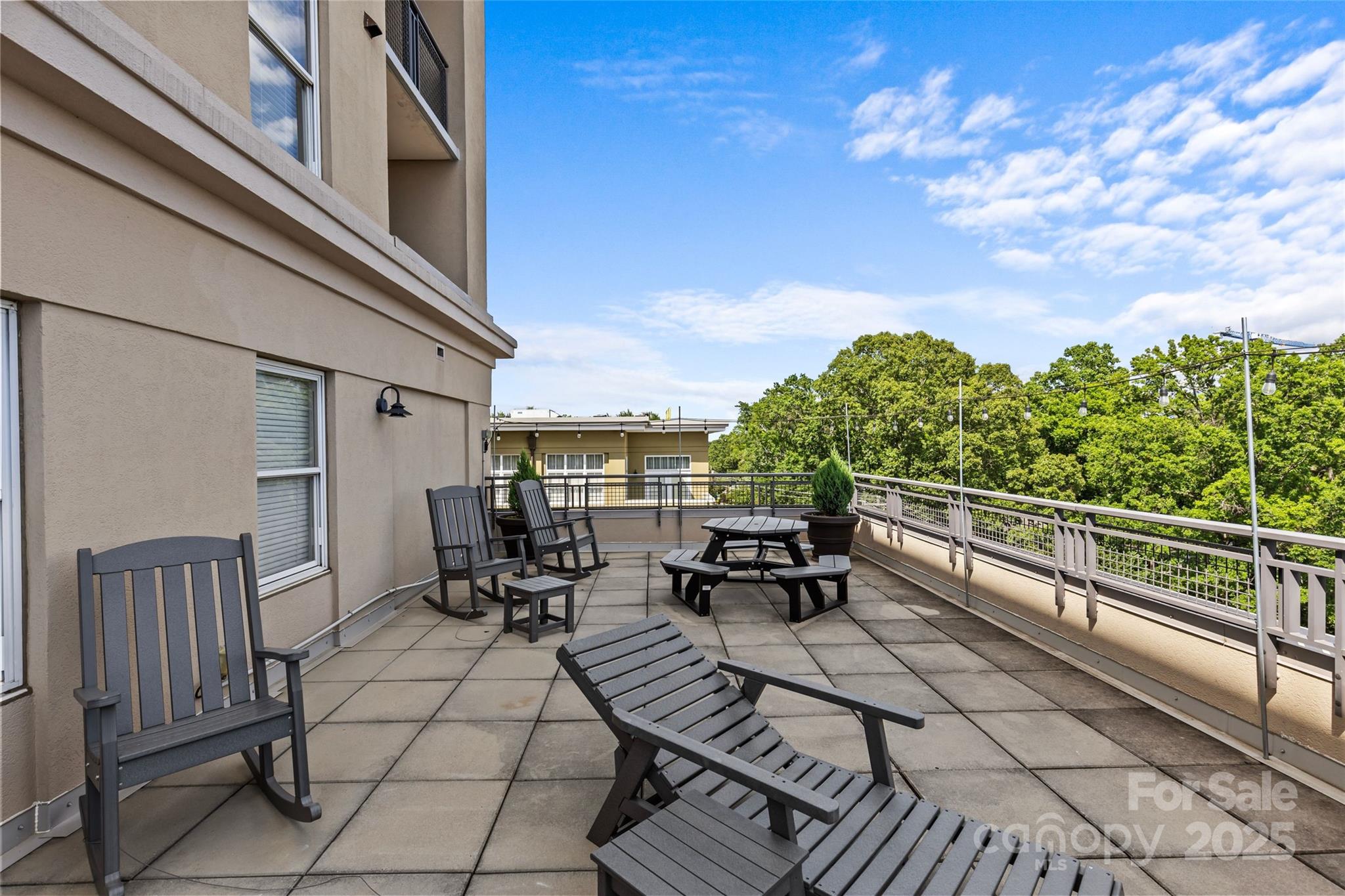 Charlotte, North Carolina 28203, United States, 2 Bedrooms Bedrooms, ,2 BathroomsBathrooms,Residential,Active,182529