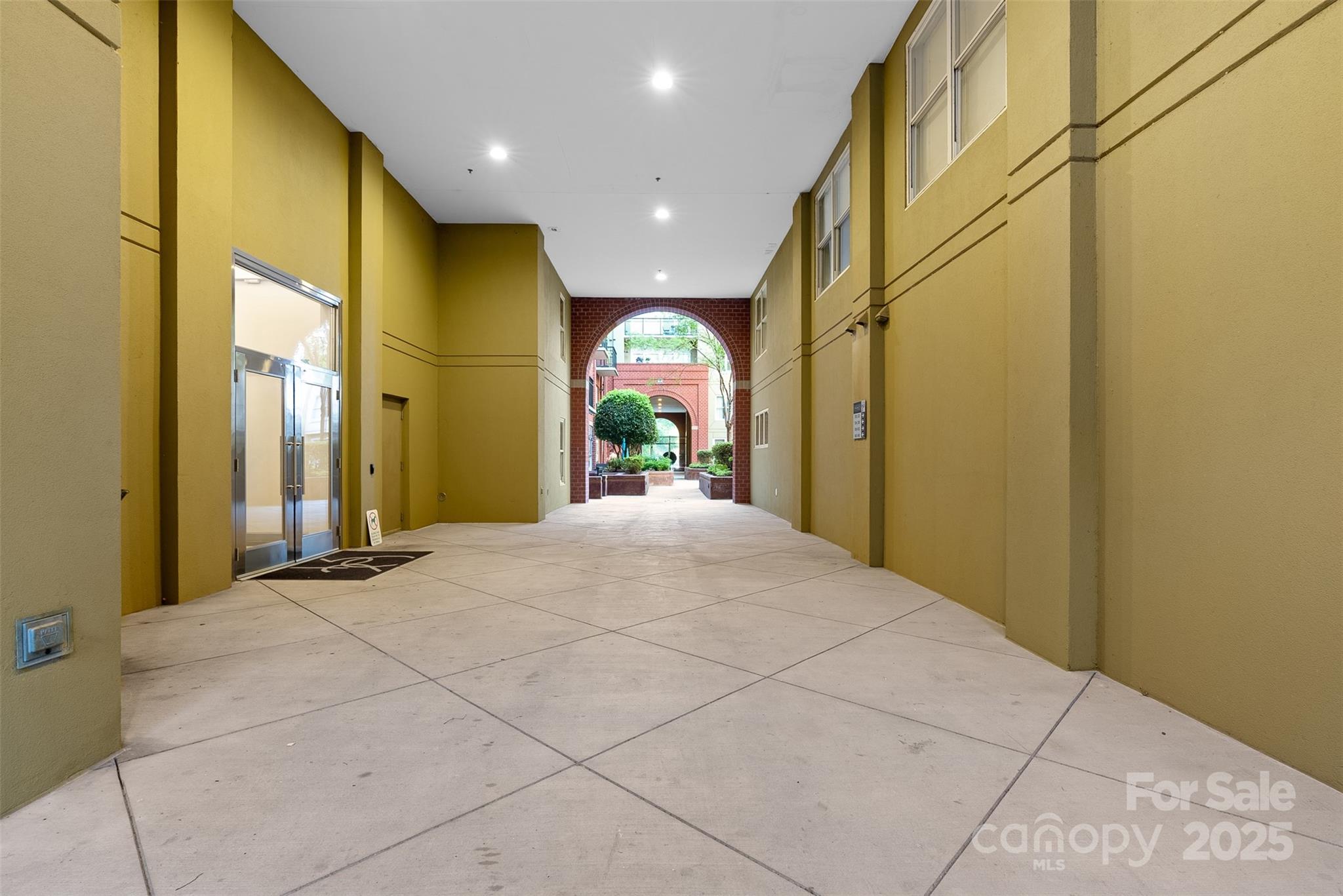 Charlotte, North Carolina 28203, United States, 2 Bedrooms Bedrooms, ,2 BathroomsBathrooms,Residential,Active,182529