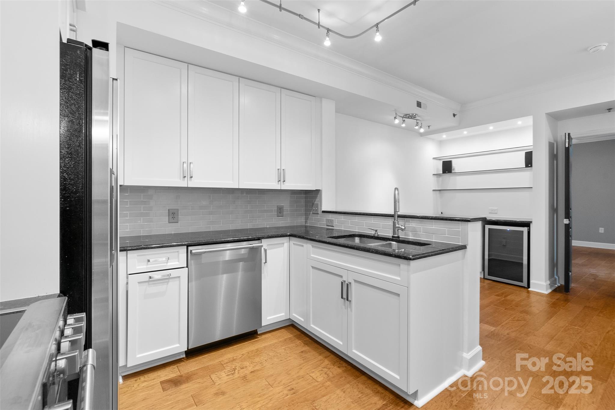 Charlotte, North Carolina 28203, United States, 2 Bedrooms Bedrooms, ,2 BathroomsBathrooms,Residential,Active,182529