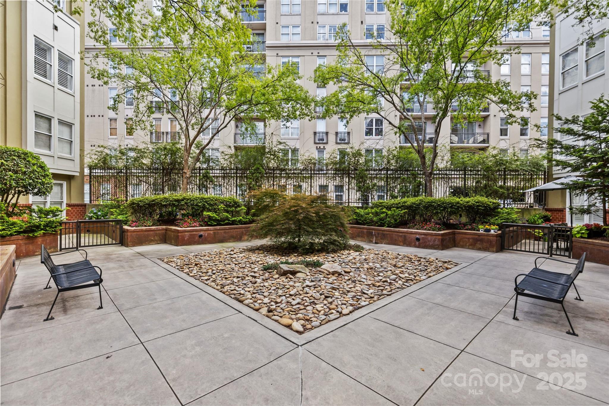 Charlotte, North Carolina 28203, United States, 2 Bedrooms Bedrooms, ,2 BathroomsBathrooms,Residential,Active,182529