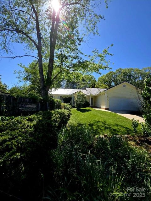 15 Primrose Lane Asheville NC 28805