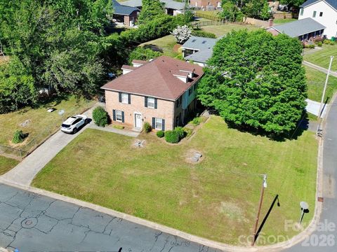 Photo of 1301 Bywood Lane, Charlotte, NC 28209 (MLS # 4378060)