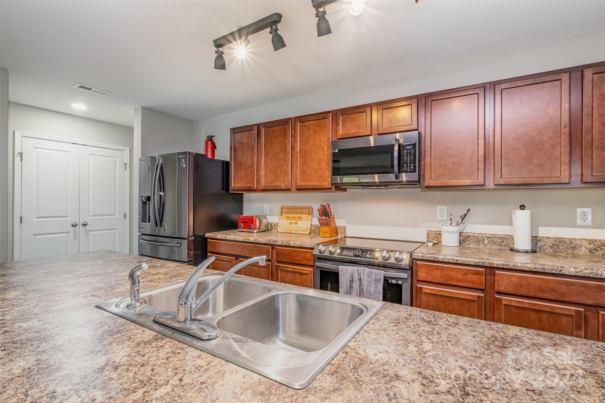 Independence Woods - Residential