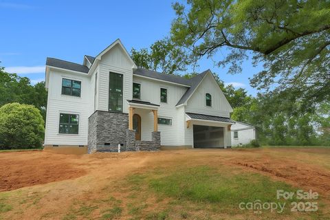 4918 Buckingham Drive Charlotte NC 28209