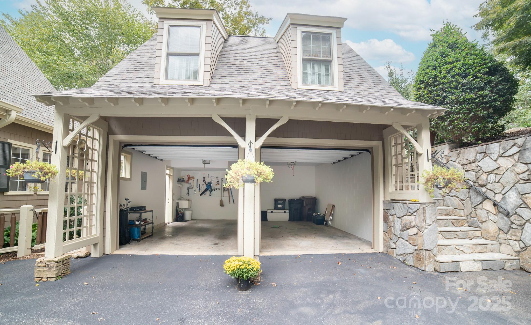 Morganton, North Carolina 28655, United States, 5 Bedrooms Bedrooms, ,5 BathroomsBathrooms,Residential,Active,222446