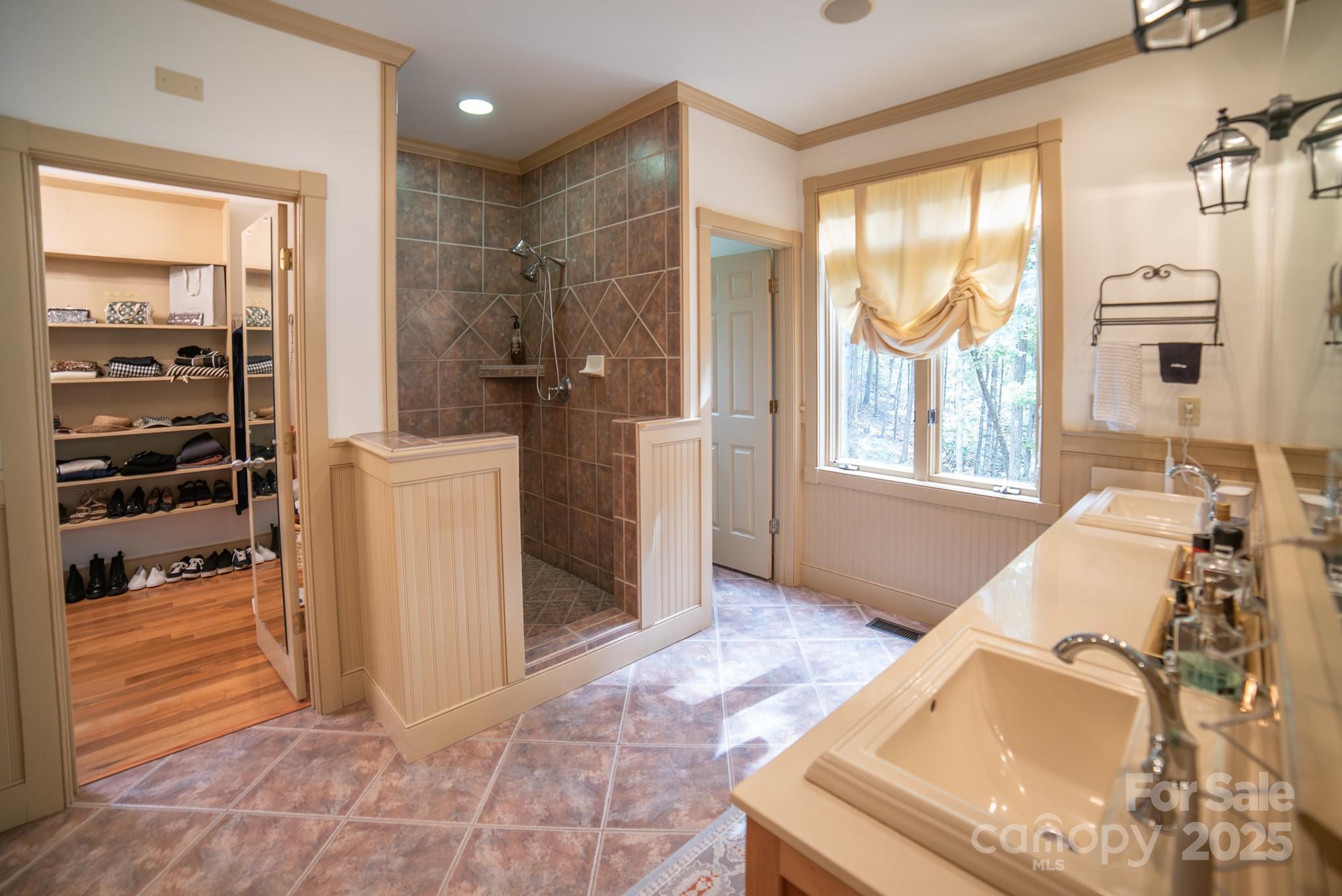 Morganton, North Carolina 28655, United States, 5 Bedrooms Bedrooms, ,5 BathroomsBathrooms,Residential,Active,222446