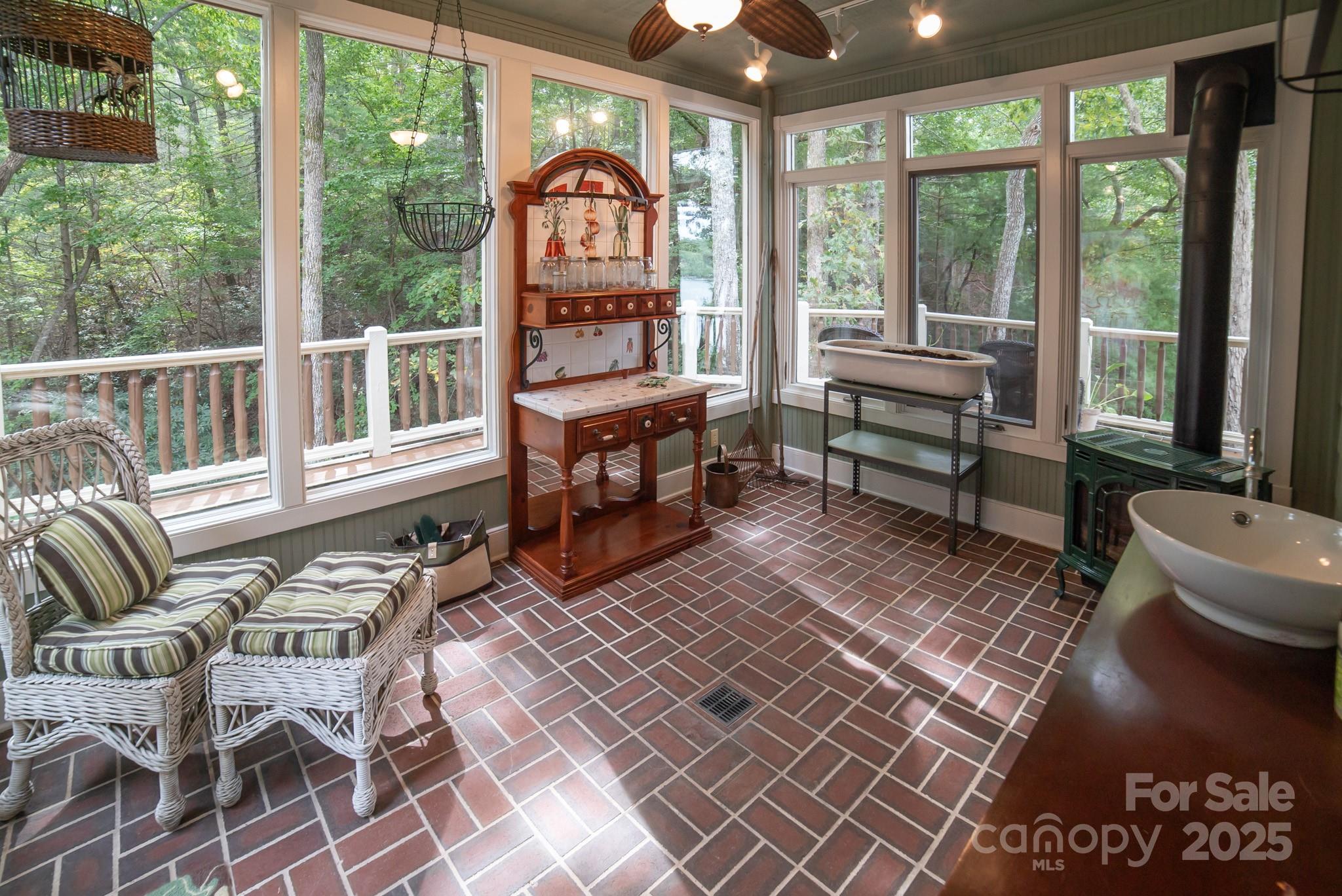 Morganton, North Carolina 28655, United States, 5 Bedrooms Bedrooms, ,5 BathroomsBathrooms,Residential,Active,222446