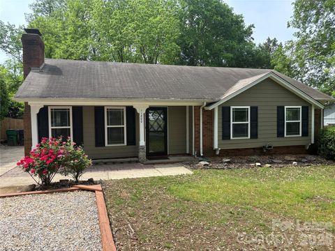 Photo of 11800 Mirror Lake Drive, Charlotte, NC 28226 (MLS # 4353169)