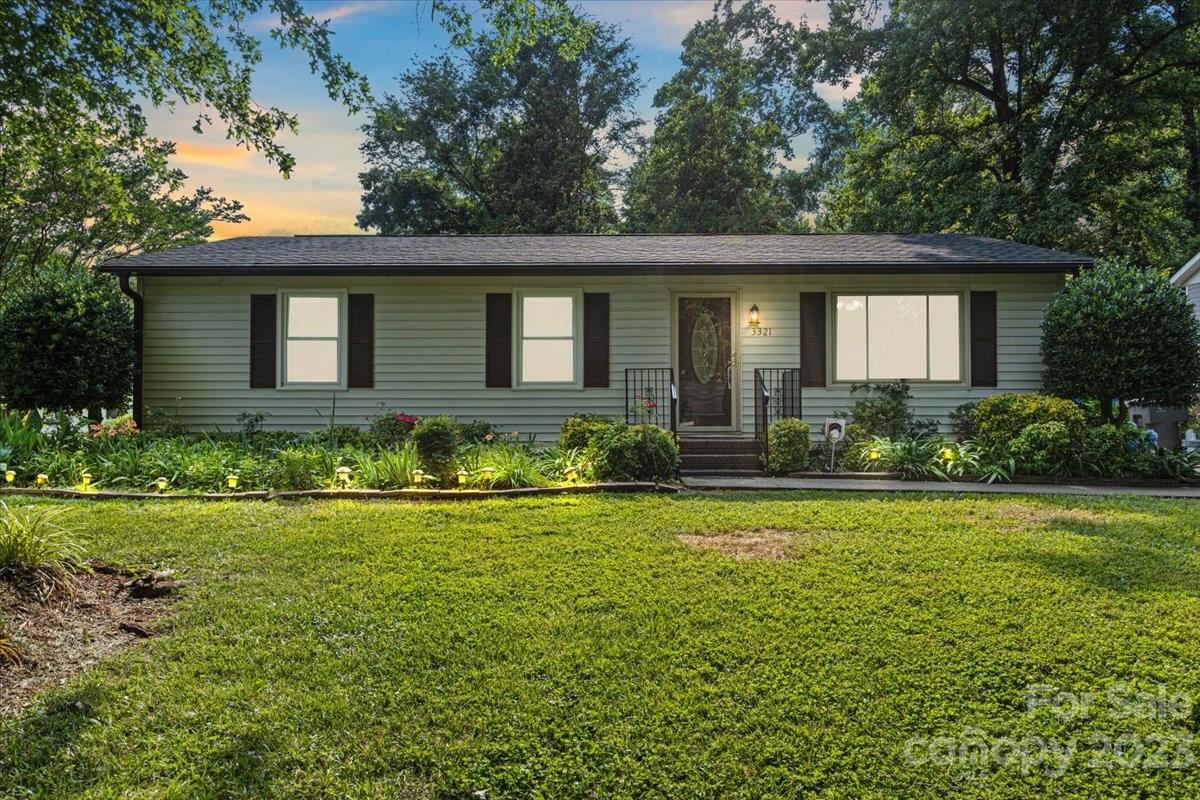 Photo 1 of 31 — 3321 Autumn Ridge Drive, Charlotte, NC 28269