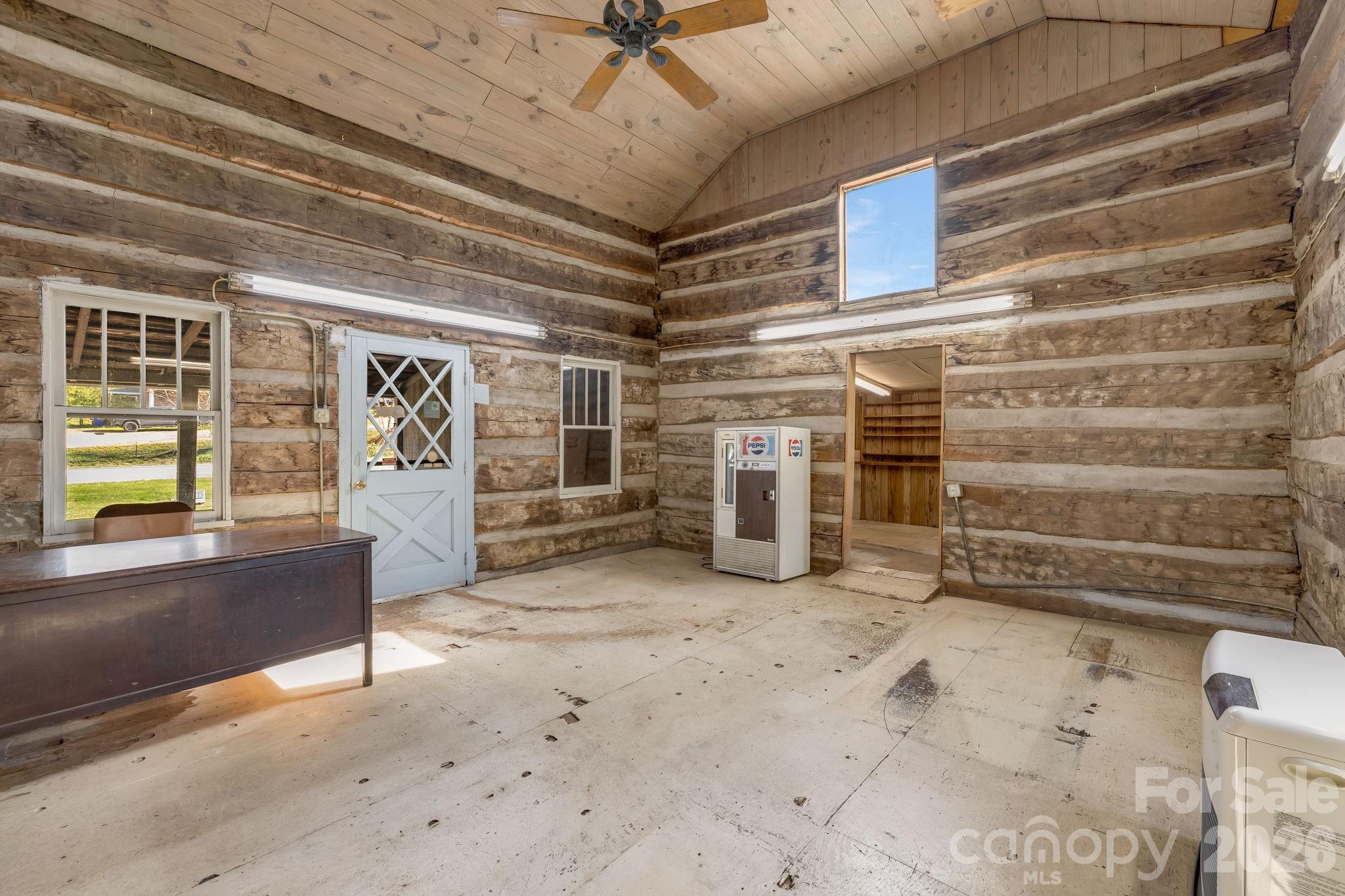 2172 Smokey Park Highway