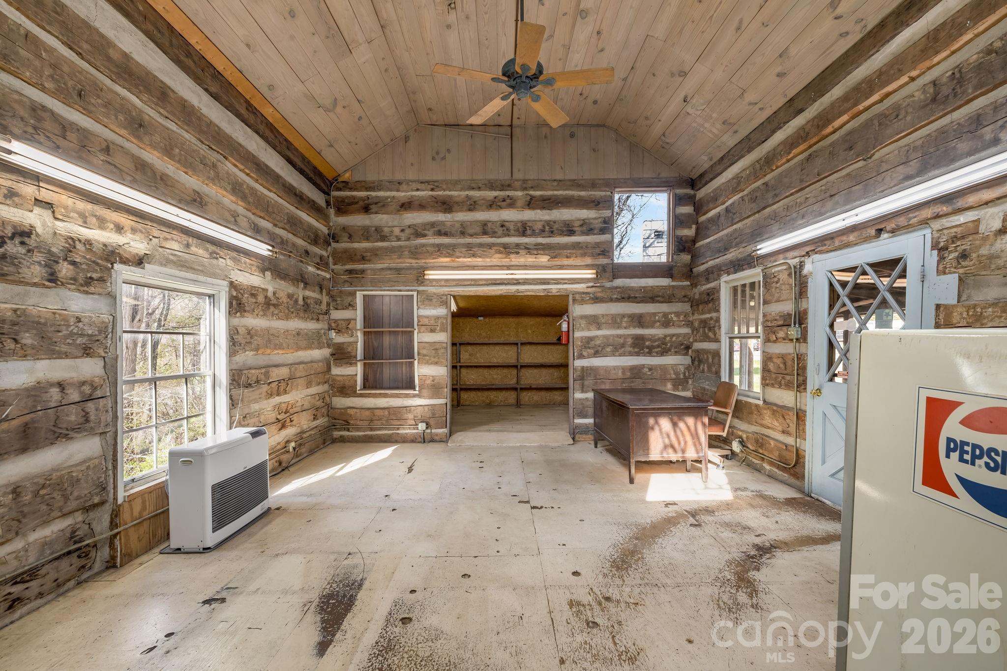 2172 Smokey Park Highway