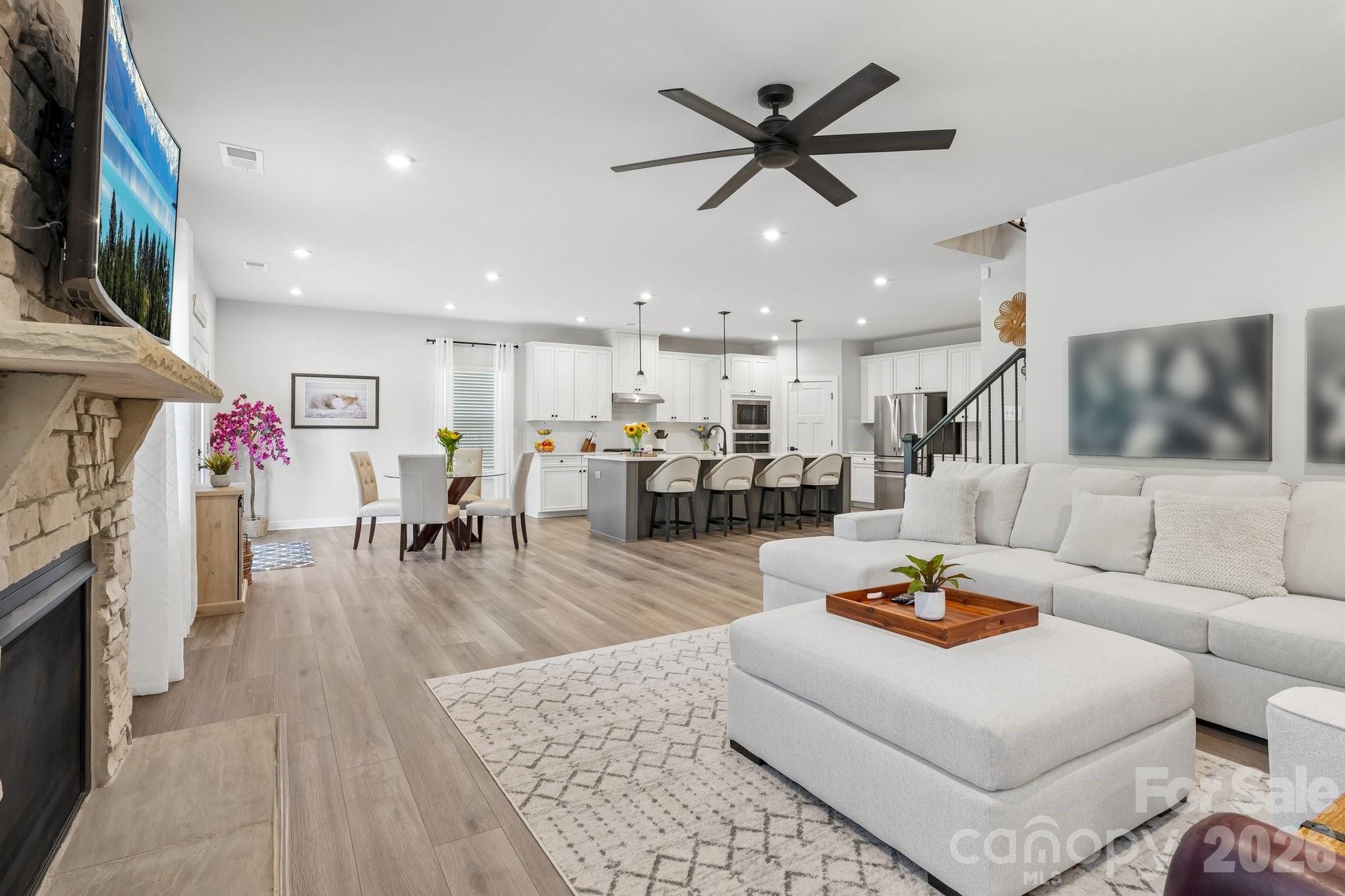 SPRINGSHIRE CREEK - Residential