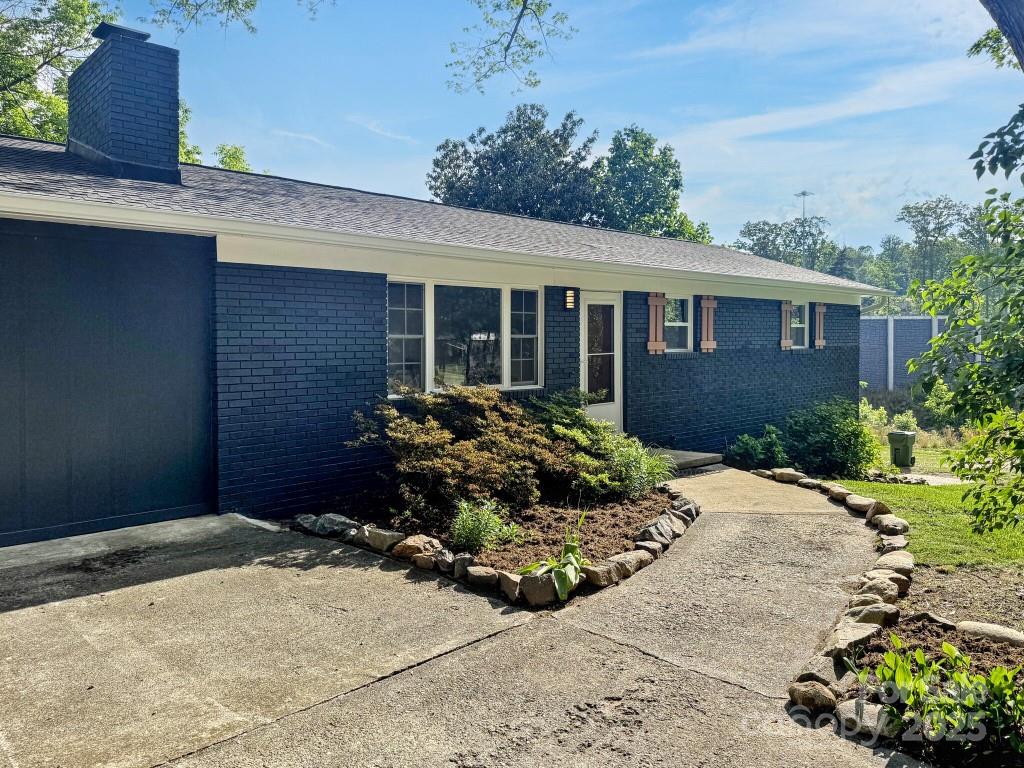 28 Pine Lane