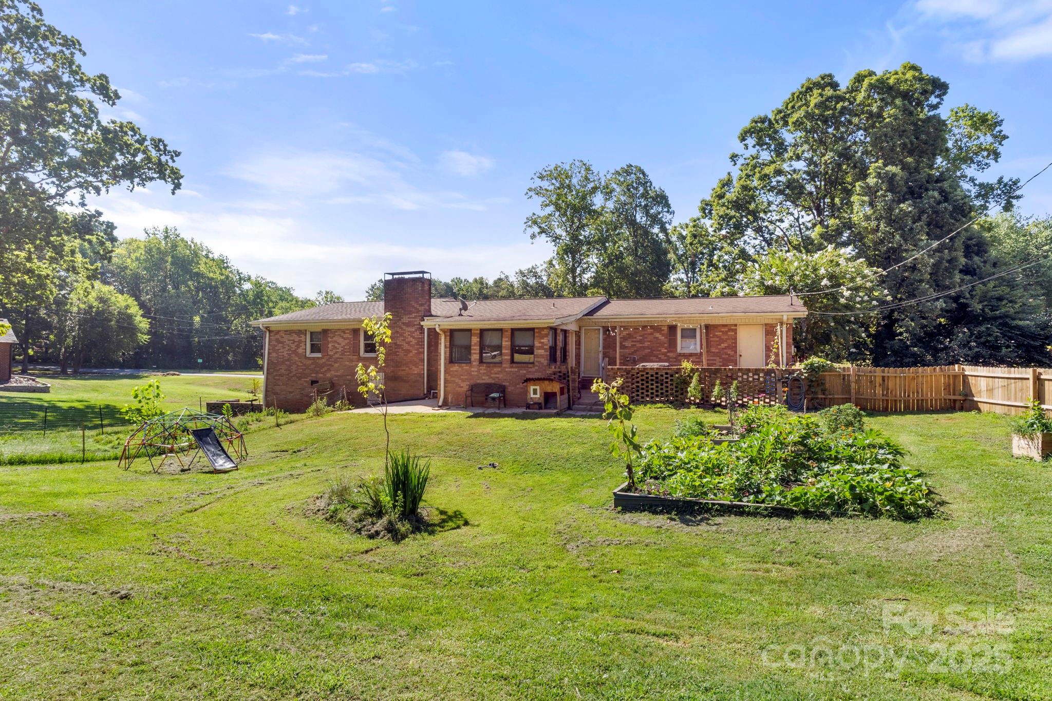 701 Woodside Drive 44