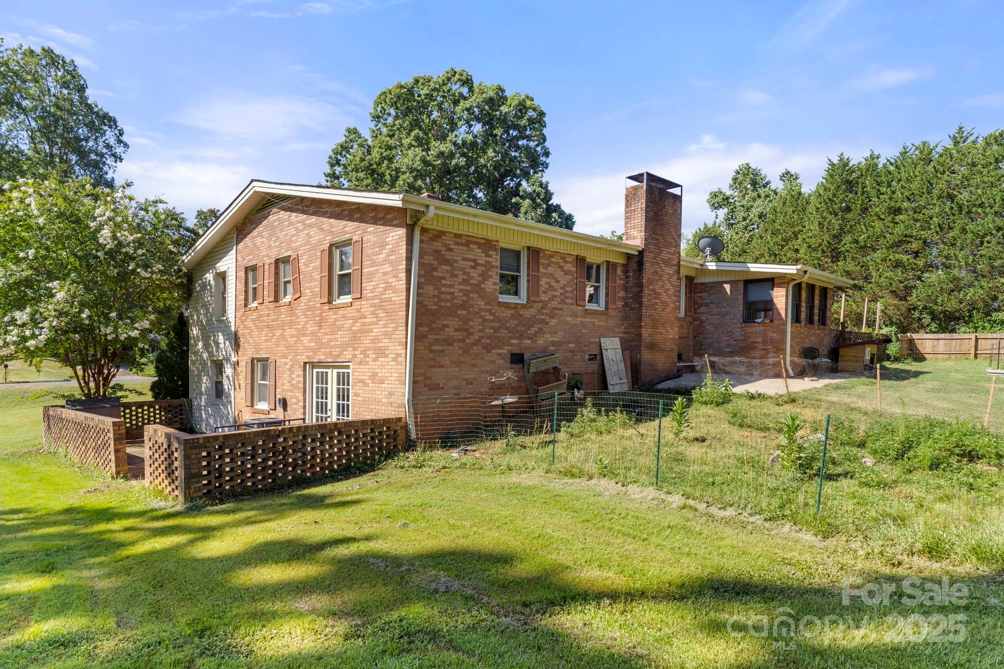701 Woodside Drive 44