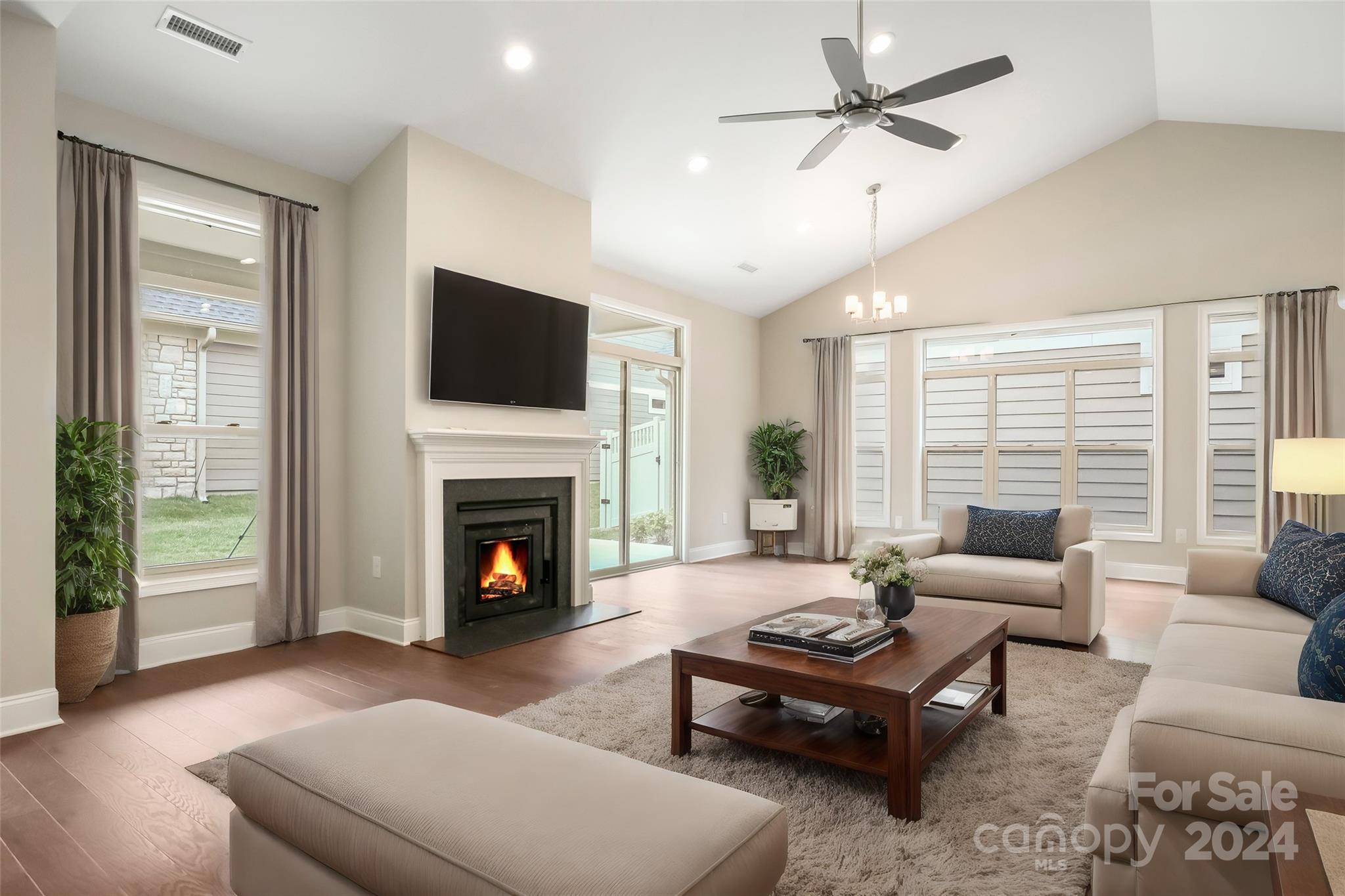 Hickory, North Carolina 28601, United States, 2 Bedrooms Bedrooms, ,2 BathroomsBathrooms,Residential,Under Contract,132544