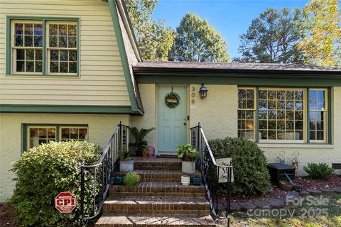 Photo of 306 Kelford Lane, Charlotte, NC 28270 (MLS # 4315118)