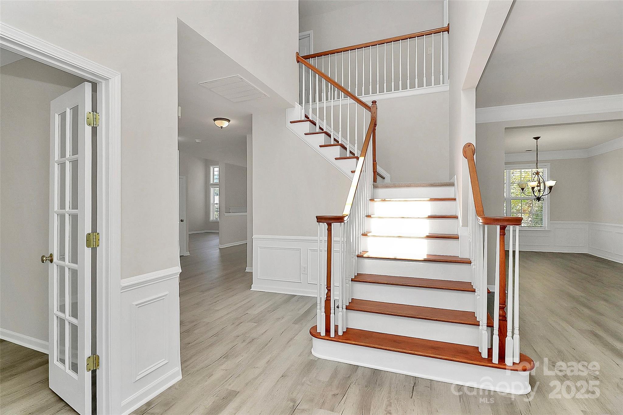 2108 Oakcliffe Court