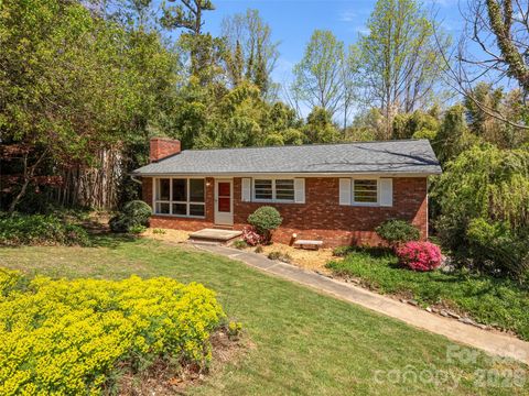 Photo of 32 Hillendale Road, Asheville, NC 28805 (MLS # 4367187)