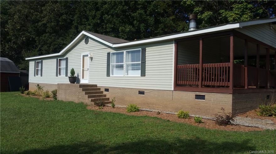 Spacious 3BR/2Bath Cul-de-sac lot. Oversized covered porch. HVAC replaced in 2014. Newly insulated floor in 2014.